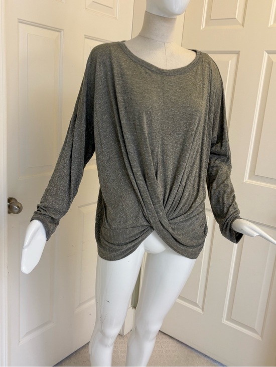 bobeau Tops - bobeau Olive Tone Twist-Front Long Sleeve Top. Sz XL fun, great fit.